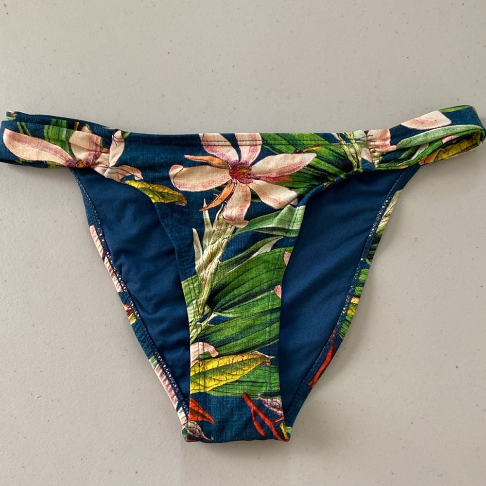 NWT- Quint Soul Flower 🌸 Bikini Bottoms